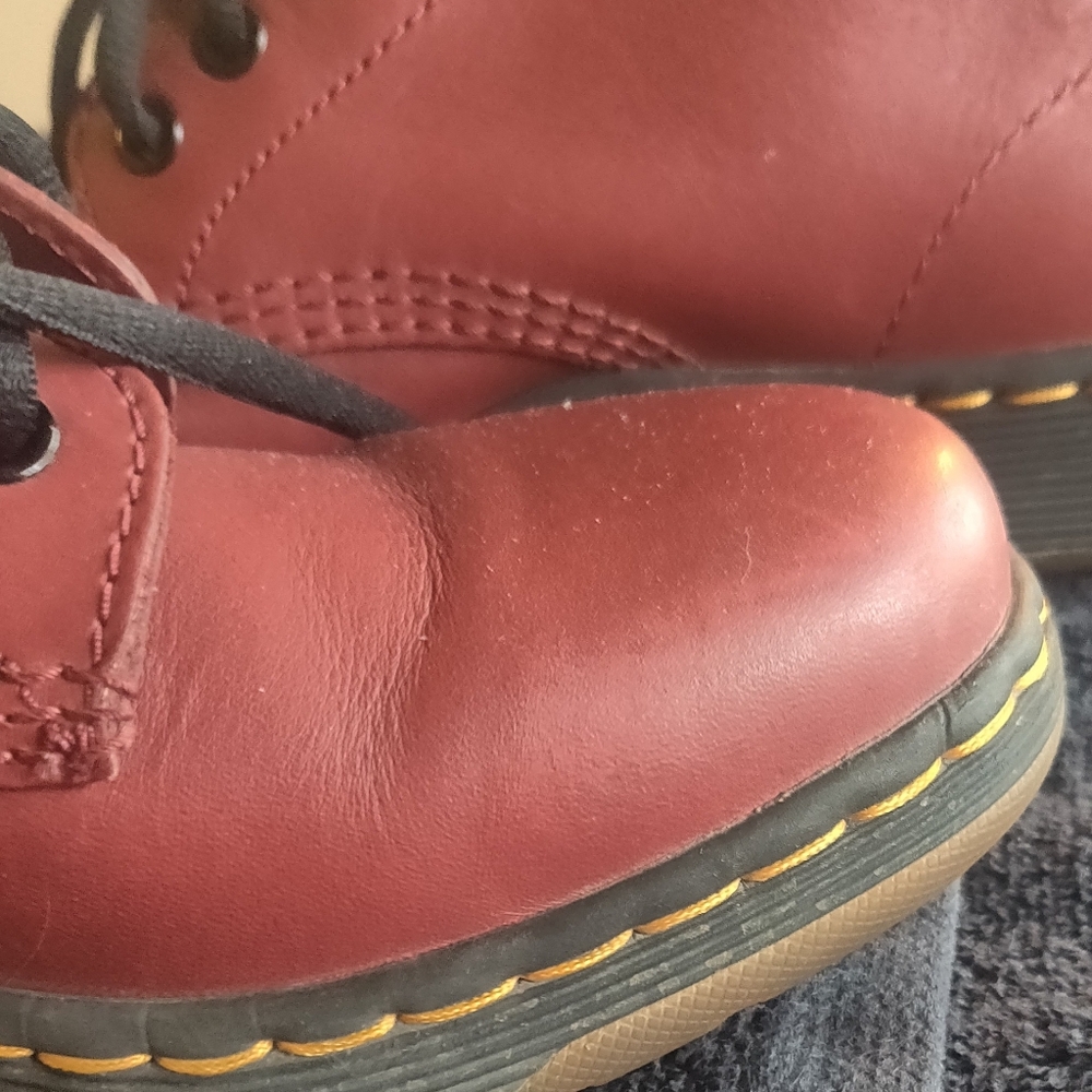 Shoe's - Picture 3 of 7